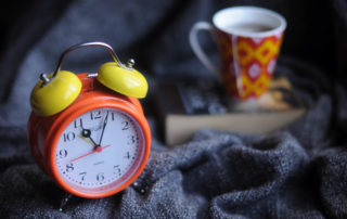 clock and tea intermittent fasting